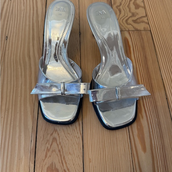 Zara Metallic Silver Heels with Bow Accent - Picture 2 of 6